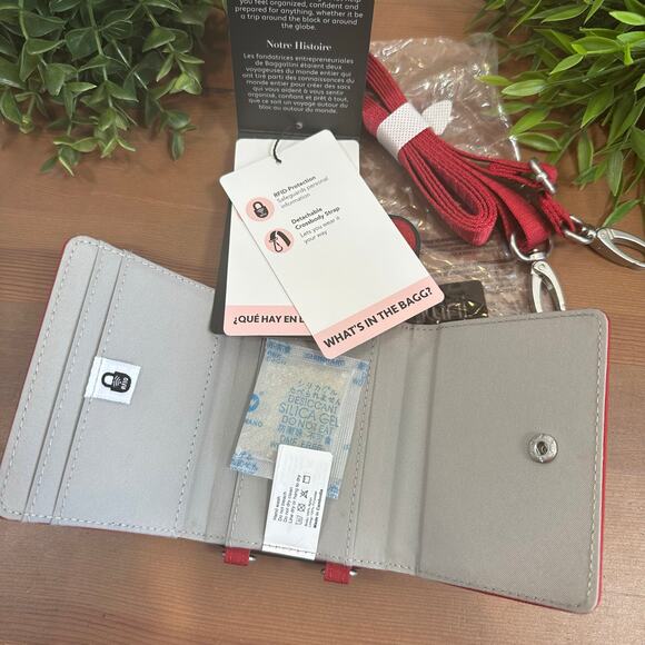 Baggallini On The Go iPhone 15 Pro Card Case Crossbody - Picture 4 of 6